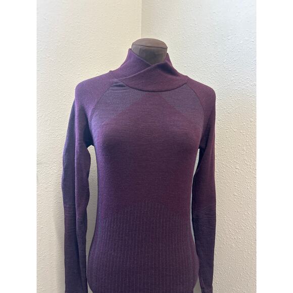 Athleta Remarkable Wool Turtle Neck Maroon Thumb Hole Lightweight Sweater - Picture 7 of 8